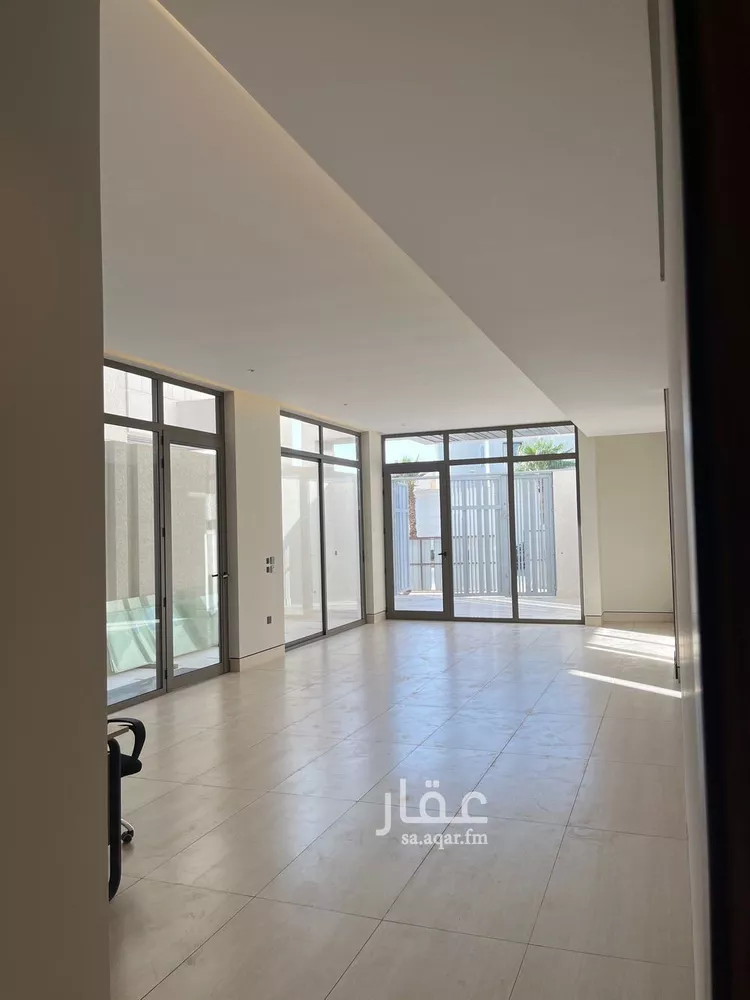 دور للبيع في شارع عاصم بن قيس, حي الرائد, مدينة الرياض, منطقة الرياض صورة 4
