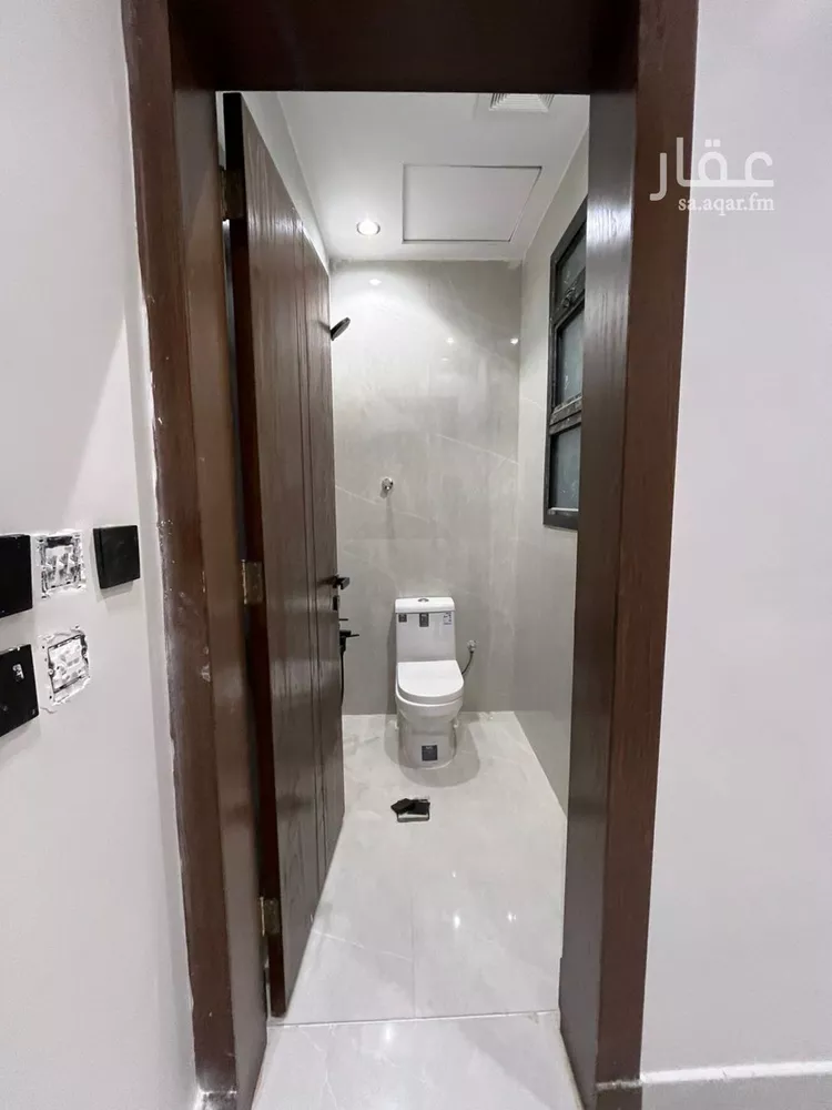 Floor for Sale in Riyadh Al Janadriyah 10