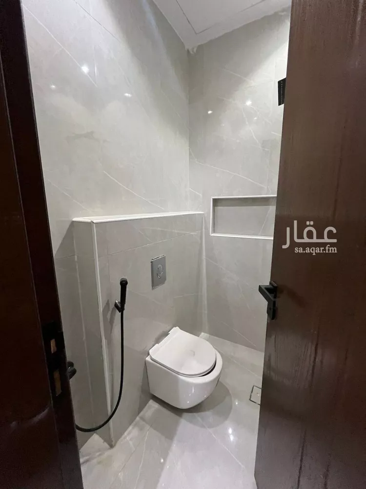 Floor for Sale in Riyadh Al Janadriyah 20