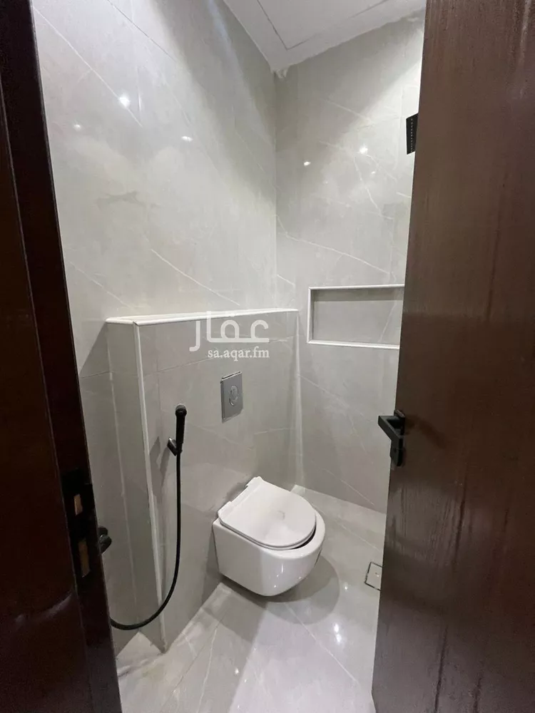 Floor for Sale in Riyadh Al Janadriyah 11