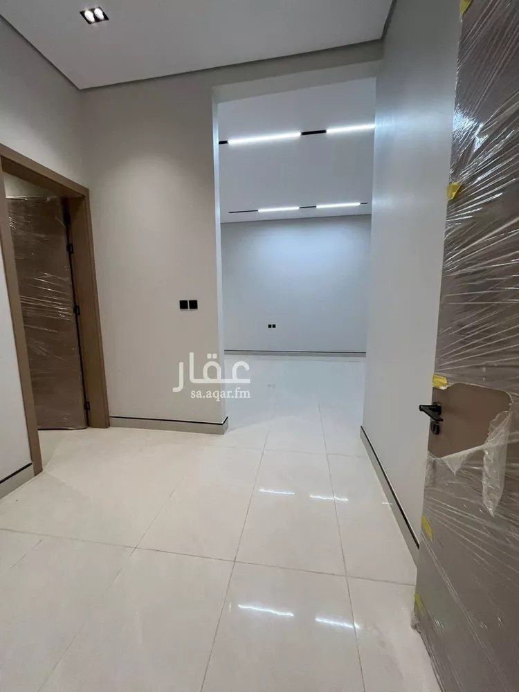 فيلا للبيع في شارع عمر ابن حبيب, حي الجنادرية, مدينة الرياض, منطقة الرياض 8