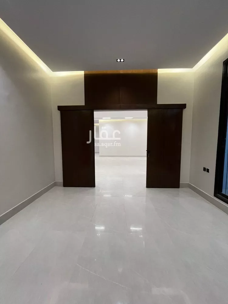 Floor for Sale in Riyadh Al Janadriyah 7