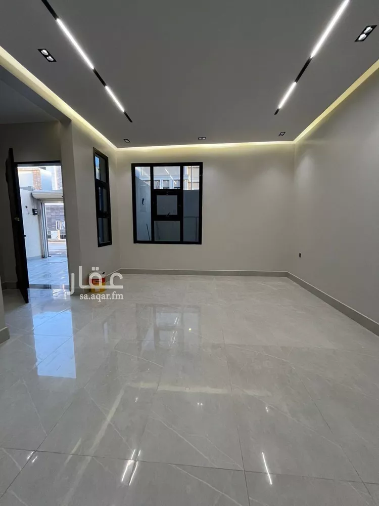 Floor for Sale in Riyadh Al Janadriyah 12