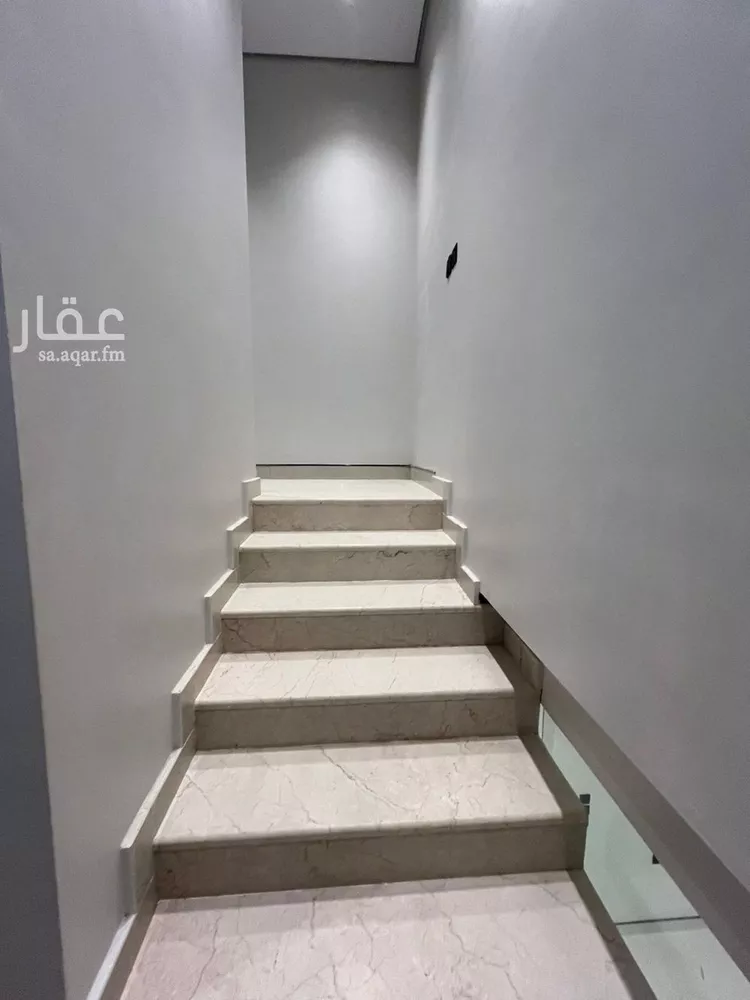 فيلا للبيع في شارع عمر ابن حبيب, حي الجنادرية, مدينة الرياض, منطقة الرياض 12