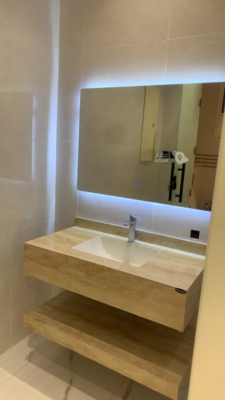 Floor for Rent in Riyadh Al Arid 11