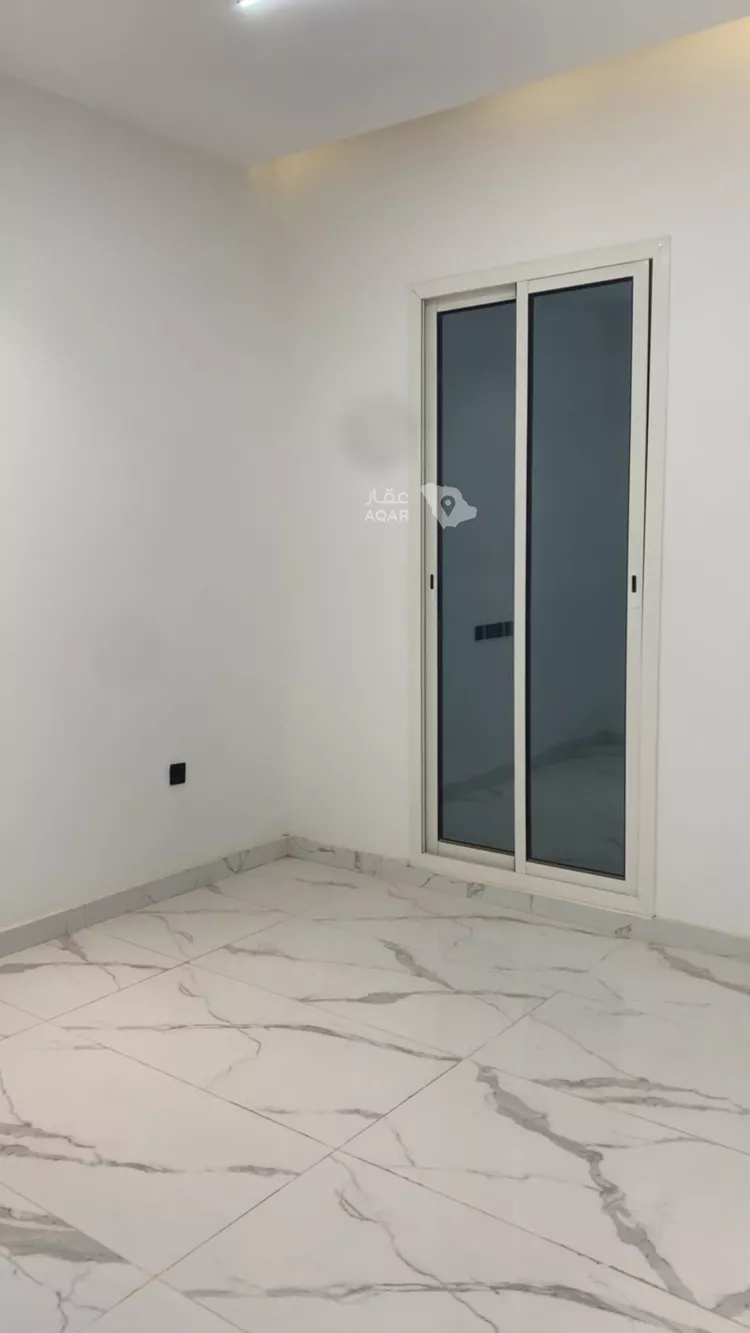 Floor for Rent in Riyadh Al Arid 4
