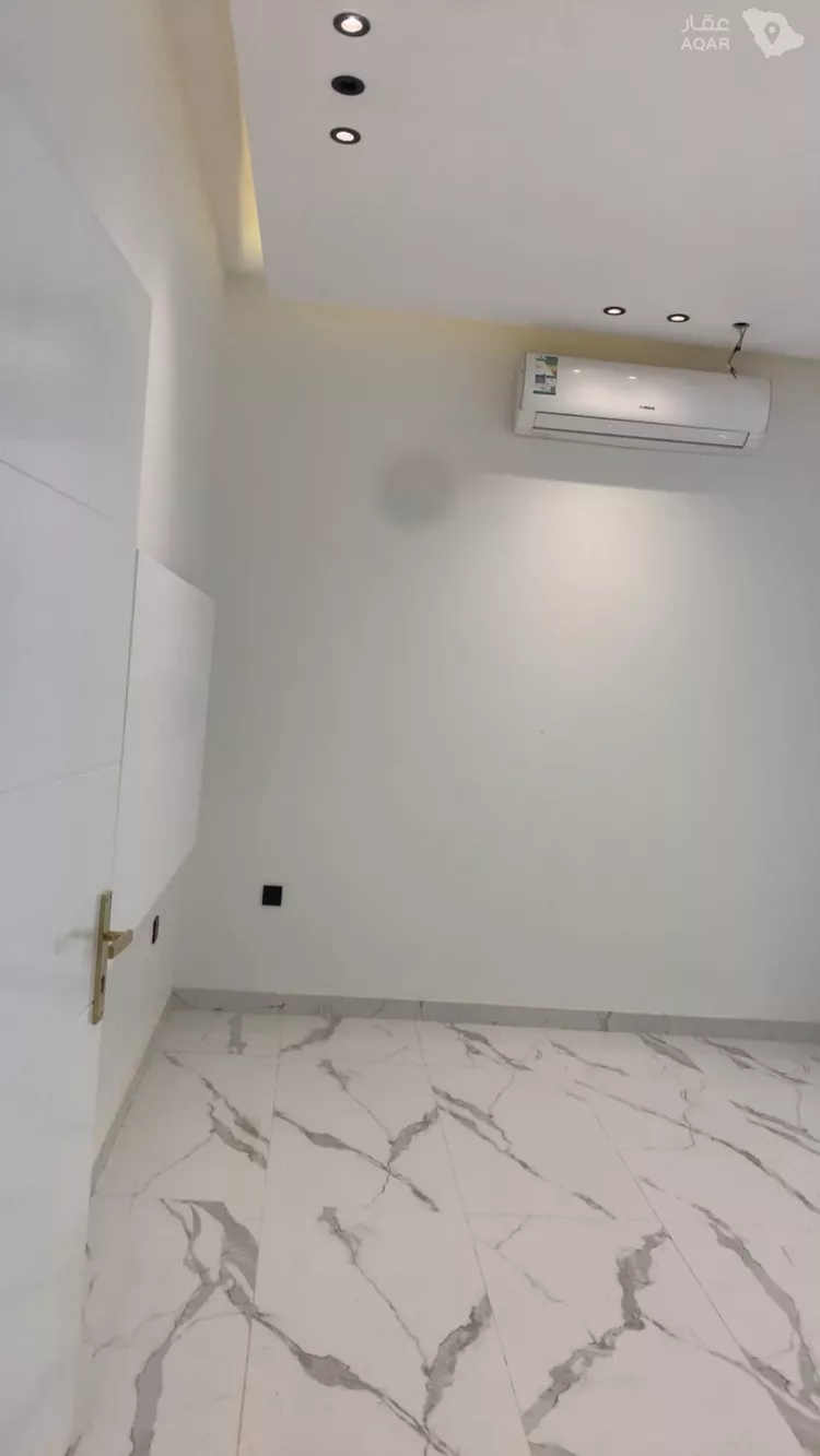 Floor for Rent in Riyadh Al Arid 10