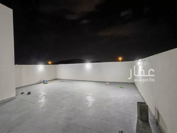 Shop for Rent in Medina King Fahd صورة 3