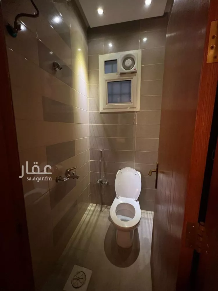 فيلا للإيجار في شارع عمرو بن كلثوم, حي عرقة, مدينة الرياض, منطقة الرياض 15