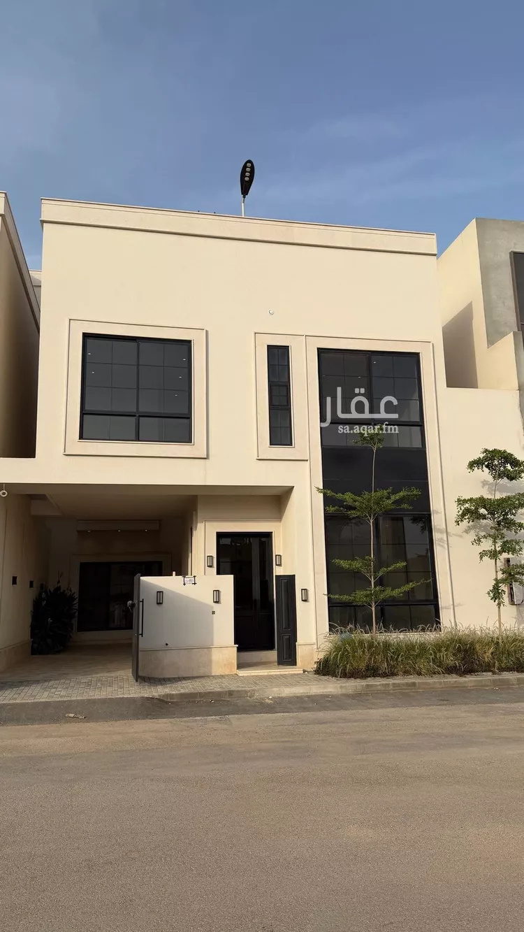 Villa for Sale in Riyadh Al Mahdiyah 1 صورة