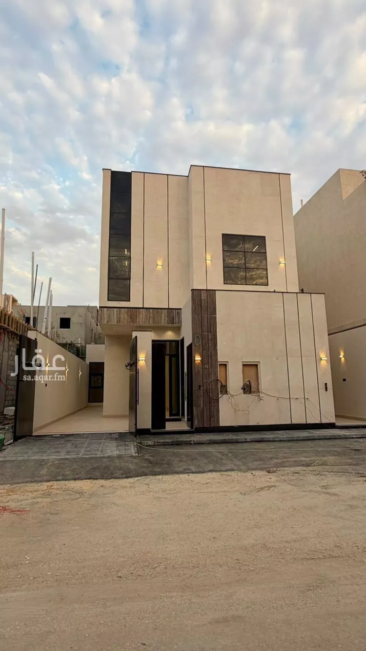 Floor for Sale in Riyadh Al Janadriyah