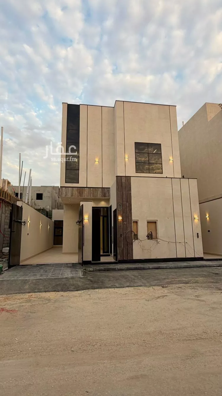 Floor for Sale in Riyadh Al Janadriyah