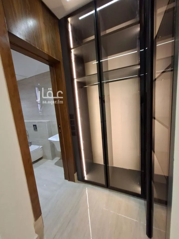 فيلا للبيع في شارع ابن سيدة اللغوي, حي عكاظ, مدينة الرياض, منطقة الرياض 18