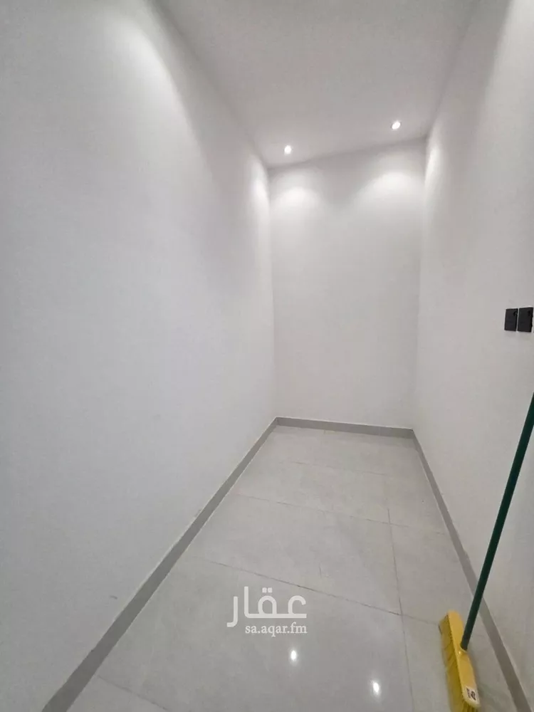 دور للبيع في شارع النسور, حي طيبة, مدينة الرياض, منطقة الرياض 11