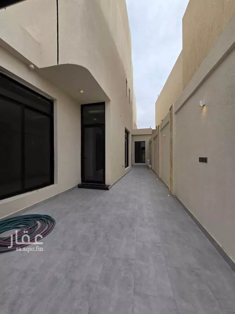Floor for Sale in Riyadh Al Janadriyah