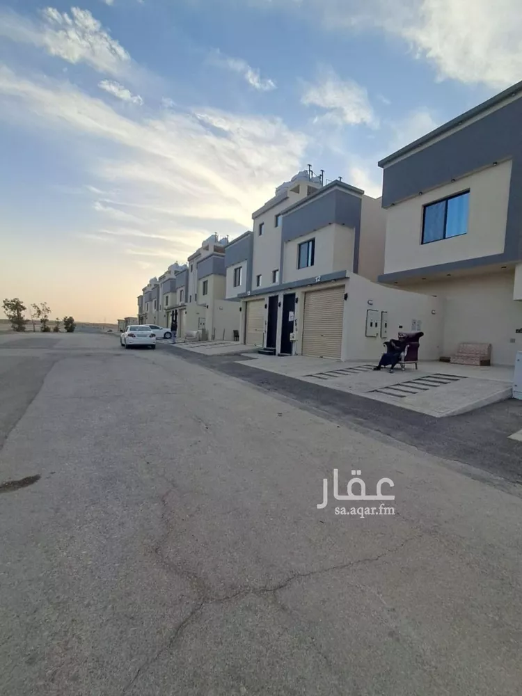 دور للبيع في شارع معاوية بن حديج, حي بدر, مدينة الرياض, منطقة الرياض صورة 2