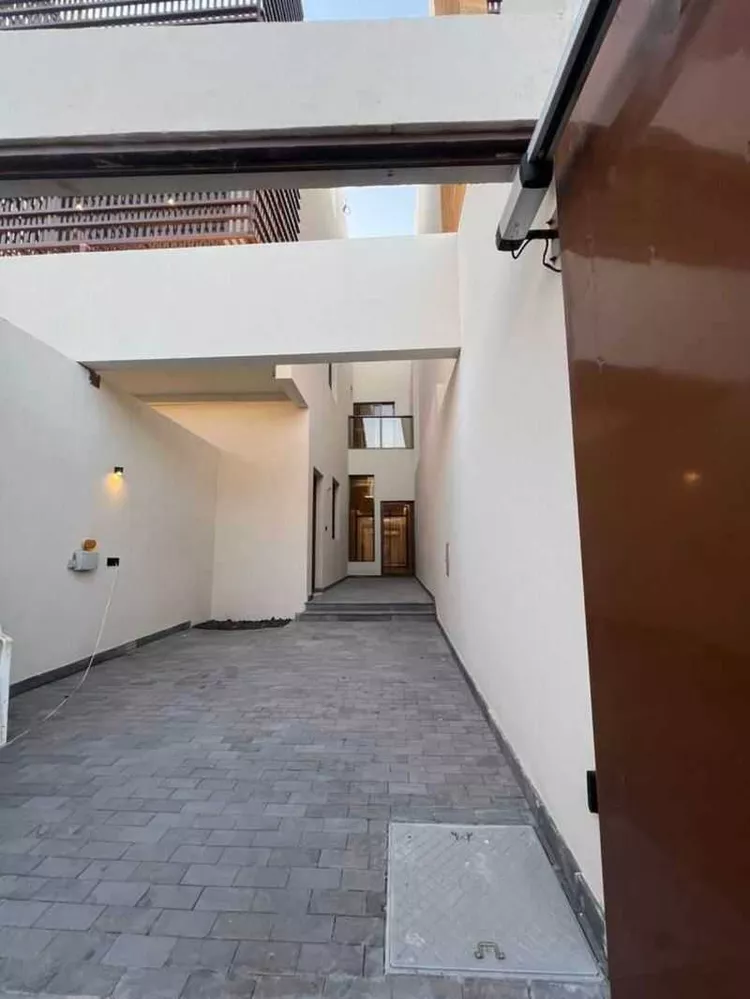 دور للبيع في شارع علي بن سعادة ، حي الريان ، الرياض ، منطقة الرياض صورة 2