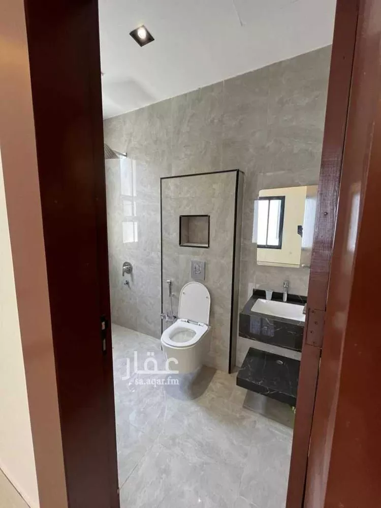 Floor for Sale in Riyadh Al Janadriyah 7