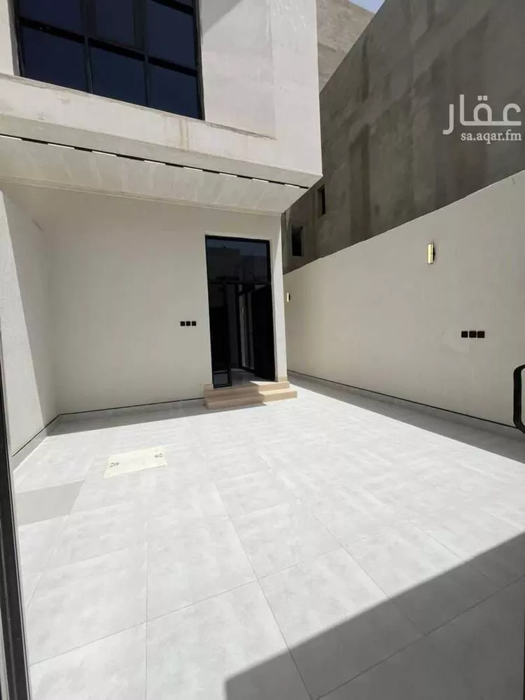 Floor for Sale in Riyadh Al Janadriyah 6