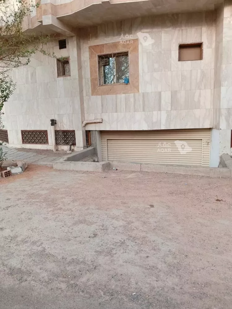 Warehouse for Rent in Medina Bani Dhafar
