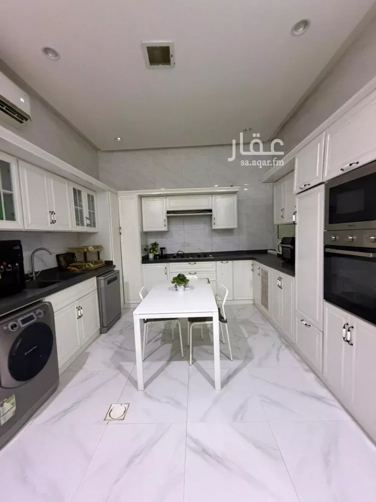 فيلا للبيع في شارع محمد الإبراهيمي, حي الرمال, مدينة الرياض, منطقة الرياض 8