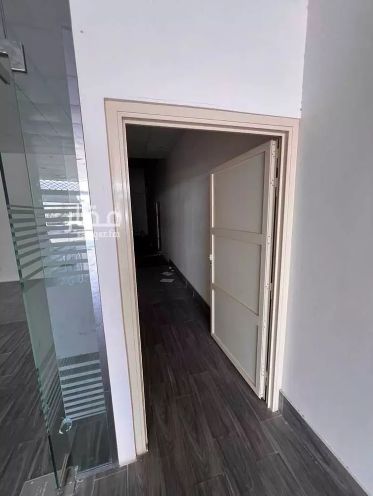 محل للإيجار في شارع عبدالعزيز بن مساعد, حي الخماشية, مدينة حائل, منطقة حائل صورة 2
