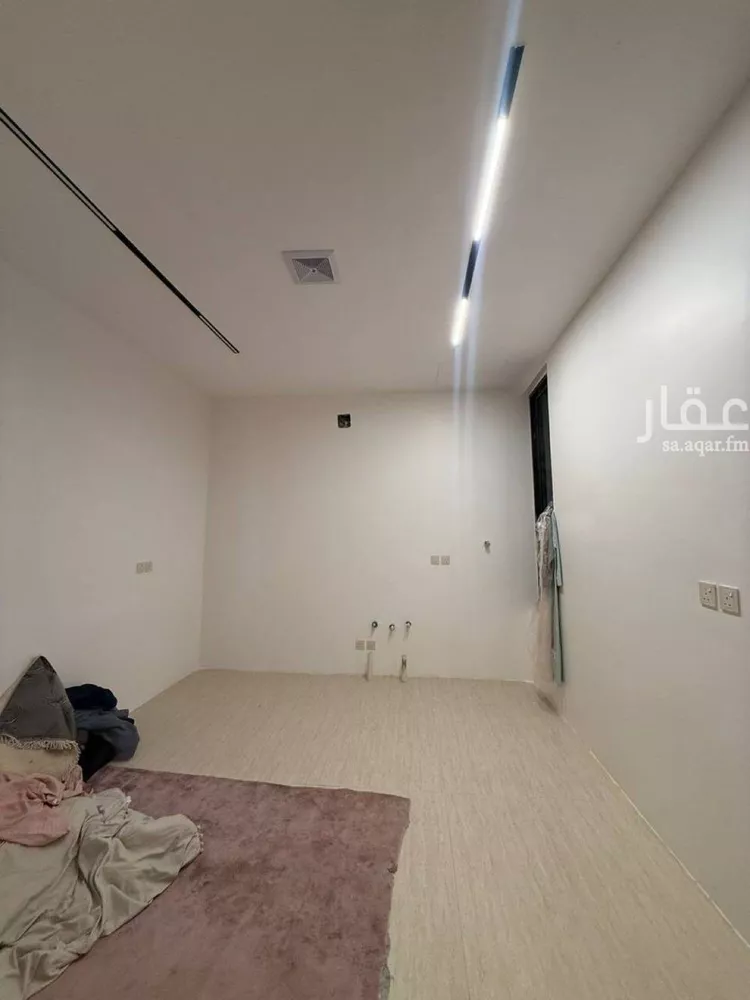 فيلا للبيع في شارع عبداللطيف بن المبارك, حي المهدية, مدينة الرياض, منطقة الرياض صورة 3