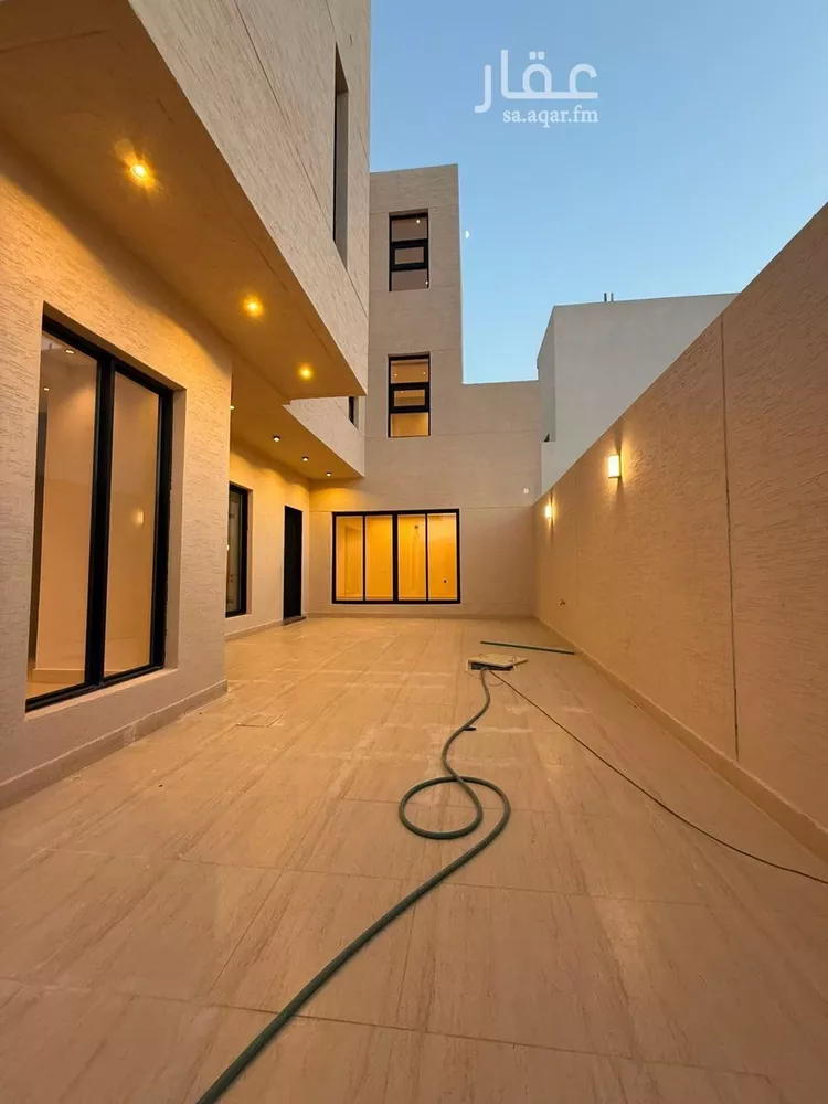 فيلا للبيع في شارع السيل الكبير, حي المهدية, مدينة الرياض, منطقة الرياض صورة 2