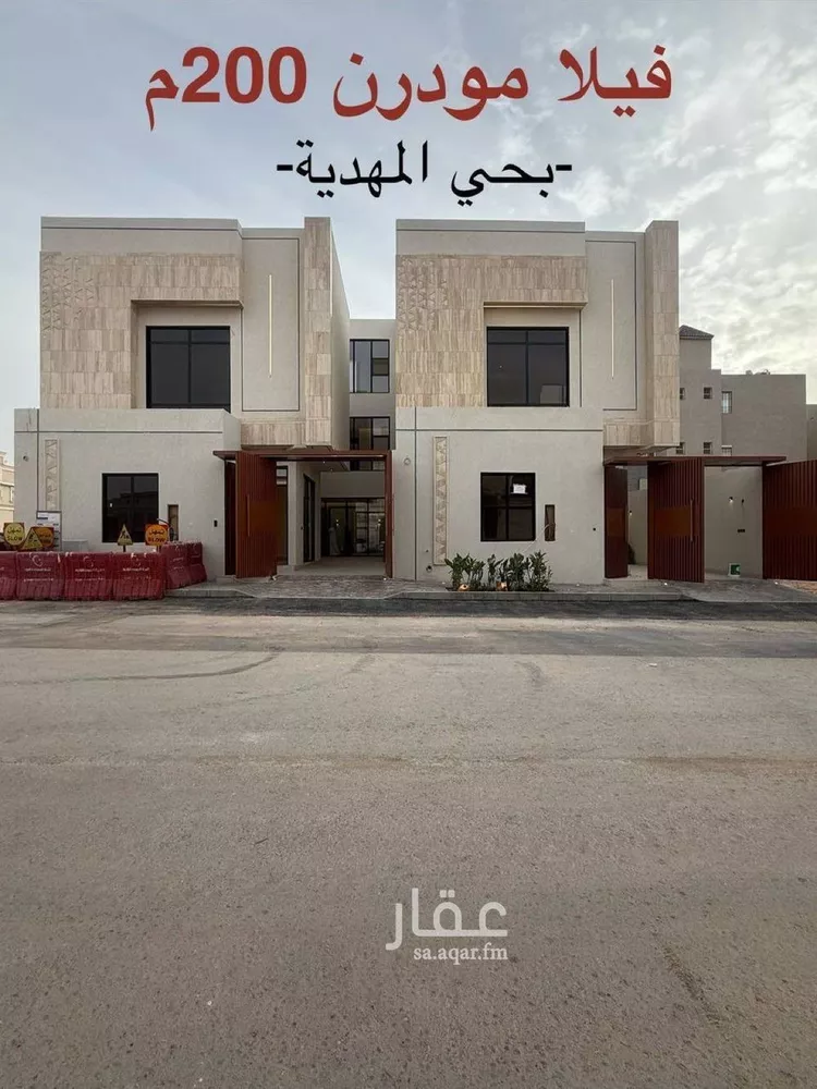 فيلا للبيع في شارع عبداللطيف بن المبارك, حي المهدية, مدينة الرياض, منطقة الرياض صورة 2