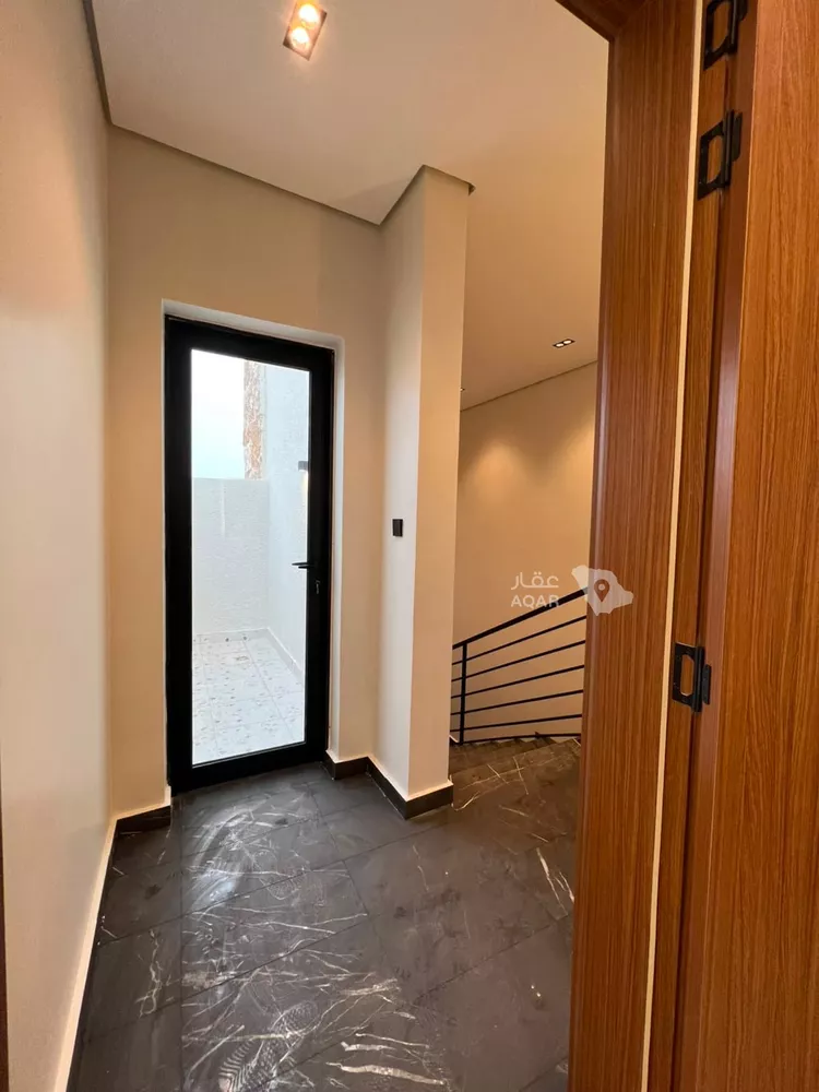 Floor for Sale in Riyadh Al Qadisiyah 5
