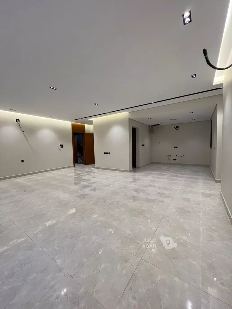 Floor for Sale in Riyadh Al Qadisiyah 9