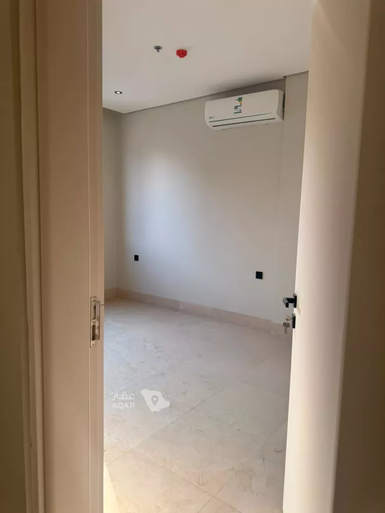شقة للإيجار في شارع علي بن رزين, حي العارض, مدينة الرياض, منطقة الرياض 5