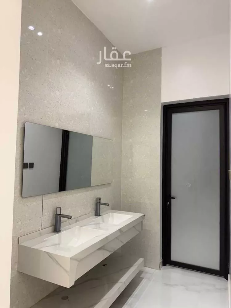 عمارة للبيع في شارع جابر الانصاري, حي الربيع, مدينة النعيرية, المنطقة الشرقية 8