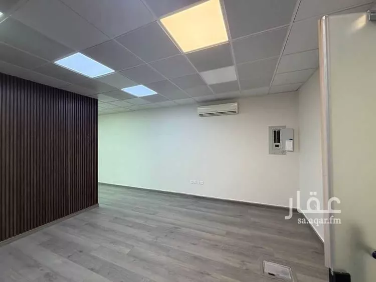 مكتب تجاري للإيجار في شارع الثمامه, حي الصحافة, مدينة الرياض, منطقة الرياض 12