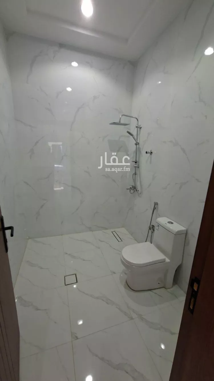 فيلا للبيع في شارع أبي سعيد الرومي, حي الدار البيضاء, مدينة الرياض, منطقة الرياض 11