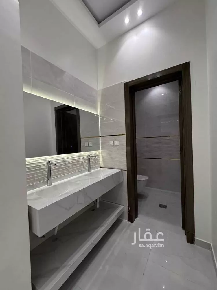 فيلا للبيع في شارع غالب المحاربي, حي العزيزية, مدينة الرياض, منطقة الرياض صورة 3