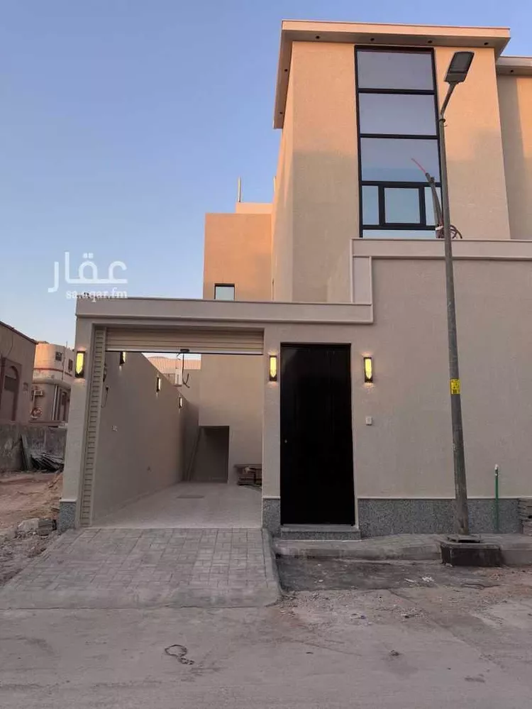 فيلا للبيع في شارع غالب المحاربي, حي العزيزية, مدينة الرياض, منطقة الرياض 1 صورة