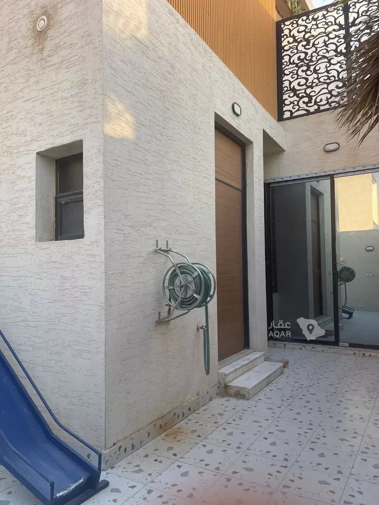 فيلا للبيع في شارع الحسين بن خالوية, حي المهدية, مدينة الرياض, منطقة الرياض 8
