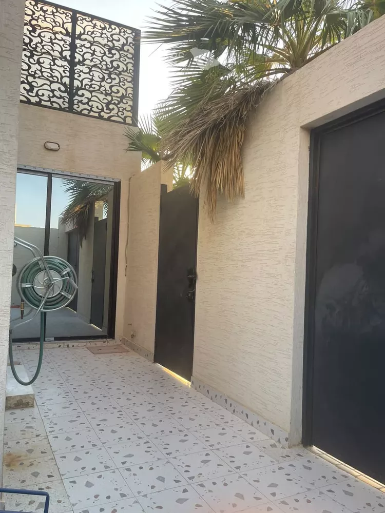 فيلا للبيع في شارع الحسين بن خالوية, حي المهدية, مدينة الرياض, منطقة الرياض 5