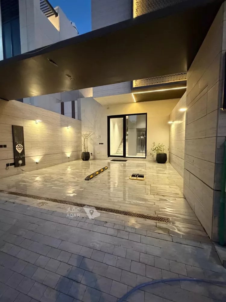 Floor for Sale in Riyadh Al Arid 7