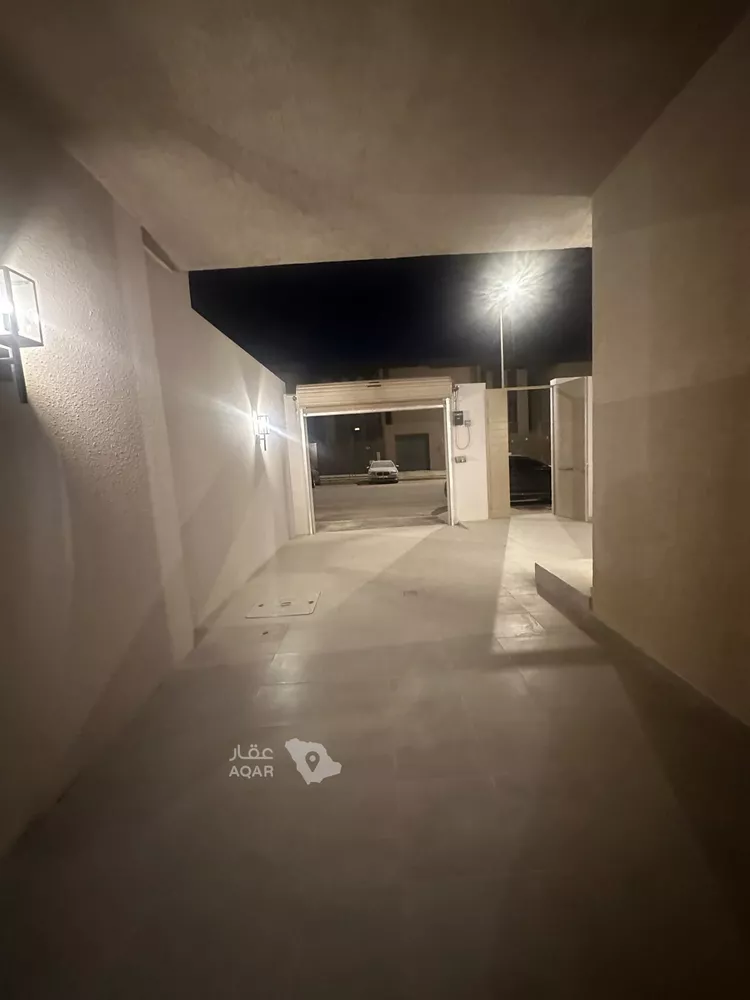 فيلا للإيجار في شارع عباد بن الزبير, حي مطار الملك خالد الدولي, مدينة الرياض, منطقة الرياض صورة 5