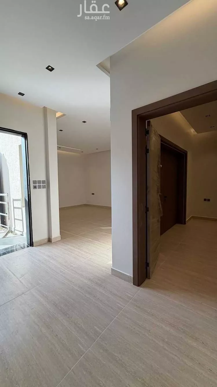 Floor for Sale in Riyadh Al Khaleej 6