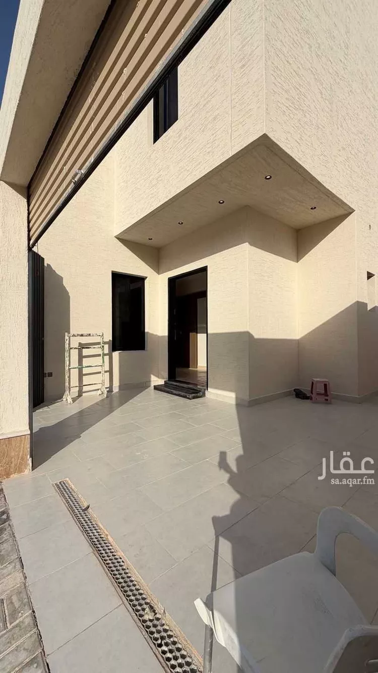 Floor for Sale in Riyadh Al Khaleej 8