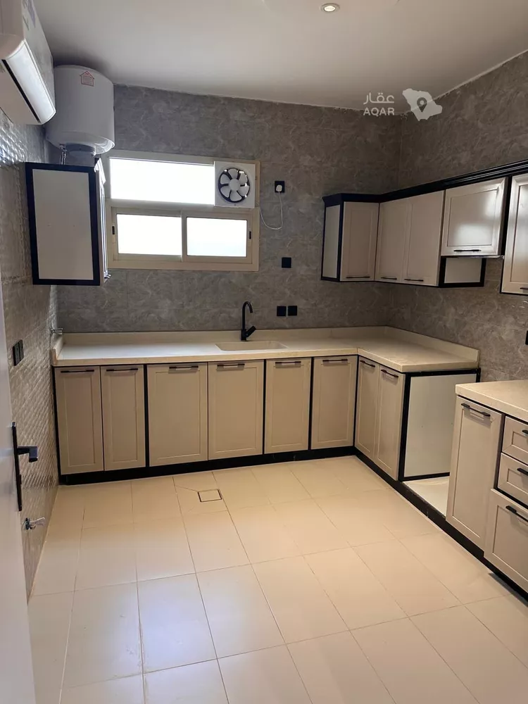 Building for Rent in Riyadh Al Aqiq