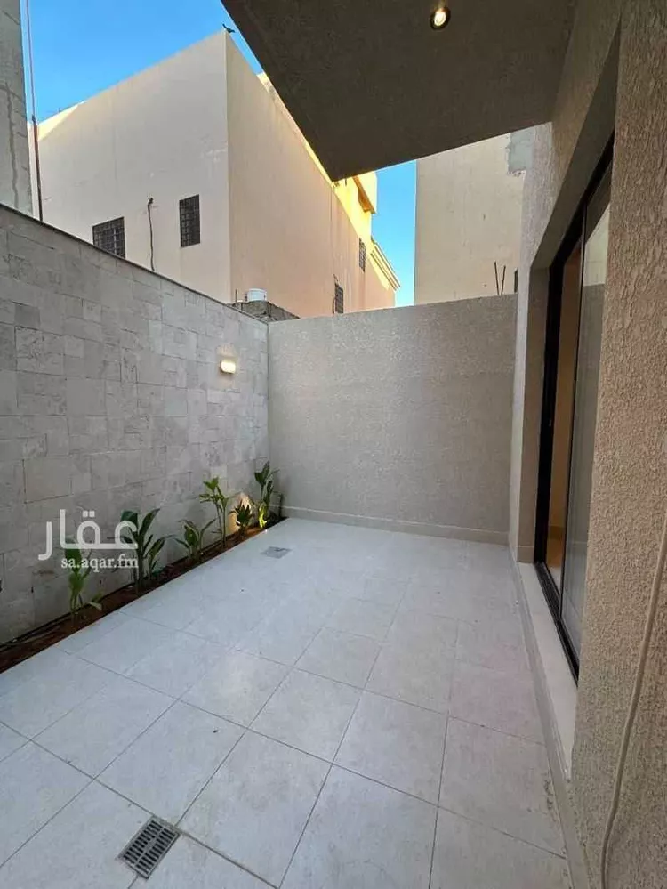 فيلا للبيع في شارع القلانسي, حي شبرا, مدينة الرياض, منطقة الرياض 6