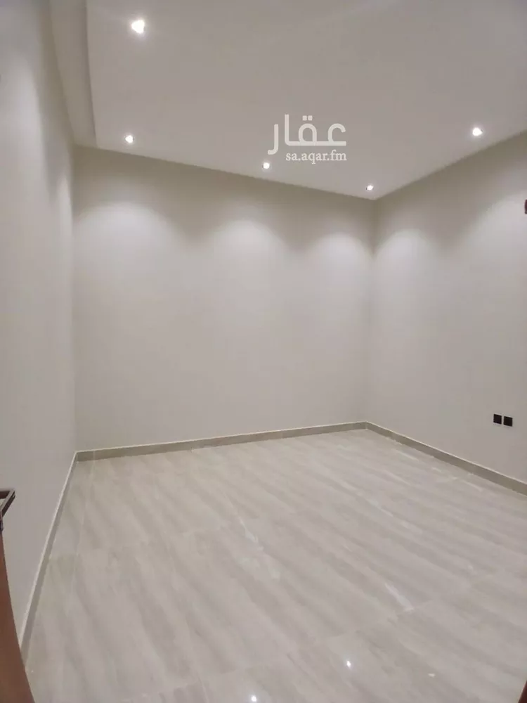 دور للبيع في شارع سعيد الماجد, حي عكاظ, مدينة الرياض, منطقة الرياض 7