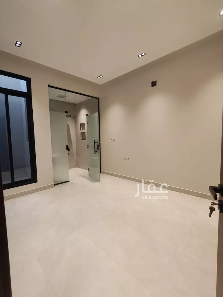 Floor for Sale in Riyadh Al Khaleej 7