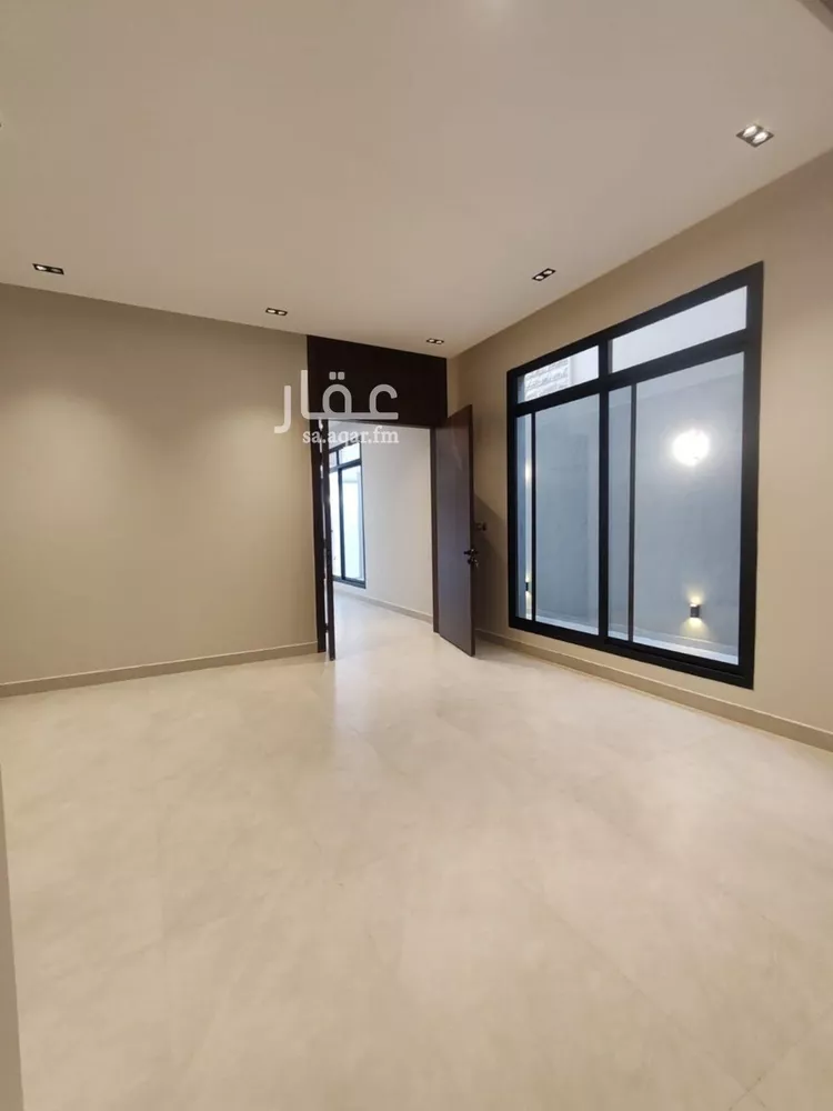 Floor for Sale in Riyadh Al Khaleej 9