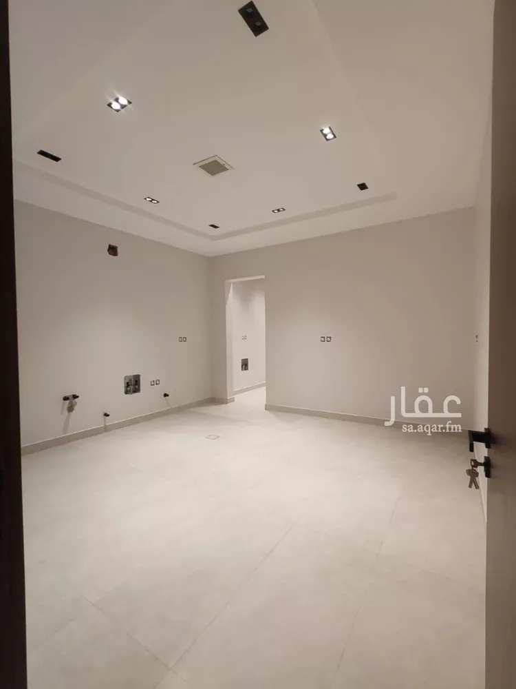 Floor for Sale in Riyadh Al Khaleej 9