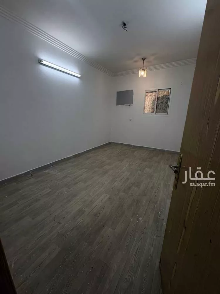 Building for Rent in Riyadh Al Uraija Al Wusta
